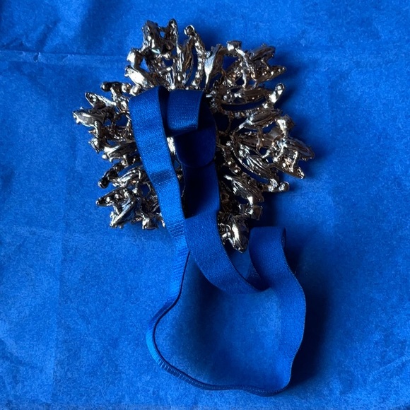 💙 TIEKS SAPPHIRE JEWELED FLOWER 💙 NWOT 💙 - Picture 14 of 16